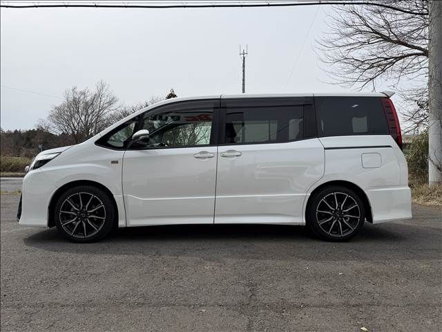 TOYOTA NOAH 2016 Image 31
