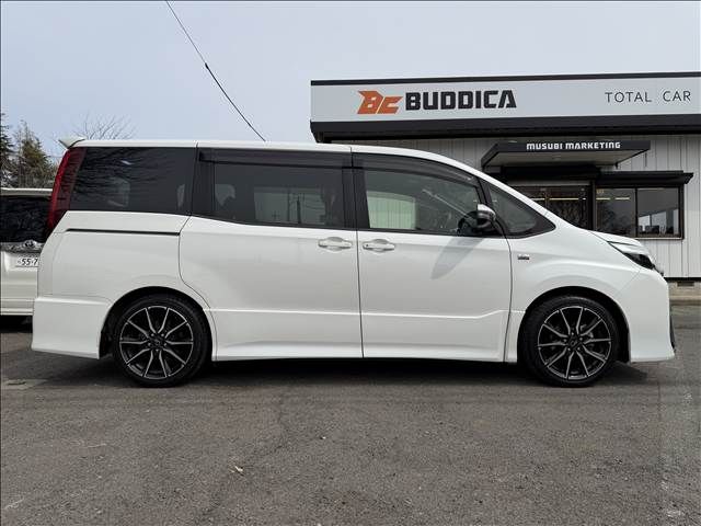 TOYOTA NOAH 2016 Image 31