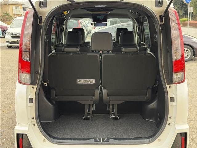 TOYOTA NOAH 2016 Image 31