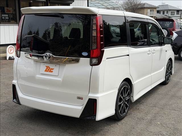 TOYOTA NOAH 2016 Image 31