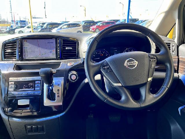 NISSAN ELGRAND 2016 Image 31