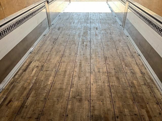 NISSAN DIESEL QUON 2018 Image 31