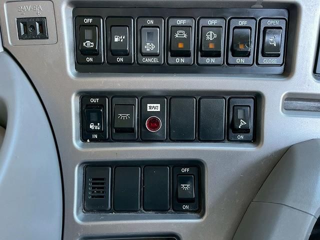 NISSAN DIESEL QUON 2018 Image 31