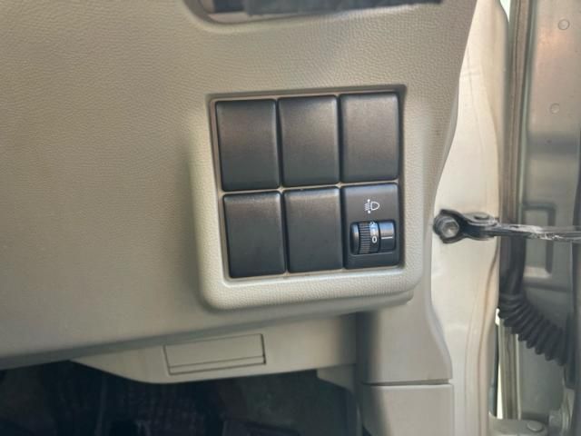 NISSAN ROOX 2010 Image 31