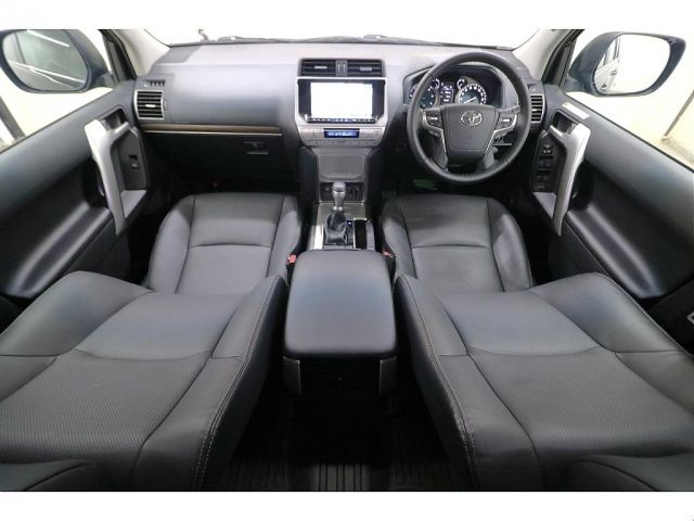 TOYOTA LANDCRUISER PRADO 2023 Image 31