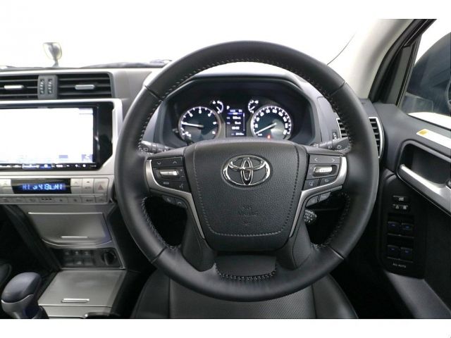 TOYOTA LANDCRUISER PRADO 2023 Image 31