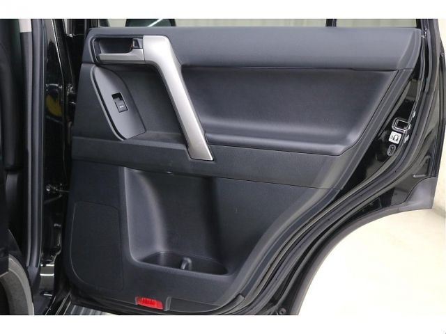 TOYOTA LANDCRUISER PRADO 2023 Image 31