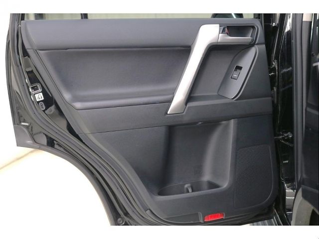 TOYOTA LANDCRUISER PRADO 2023 Image 31