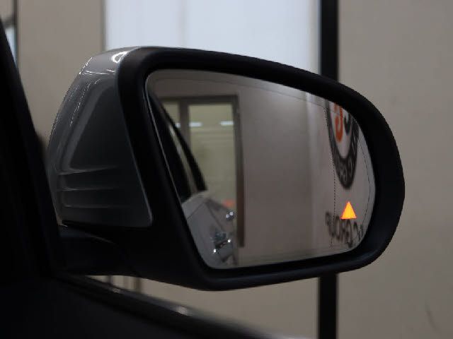 MERCEDES BENZ C CLAS 2018 Image 31