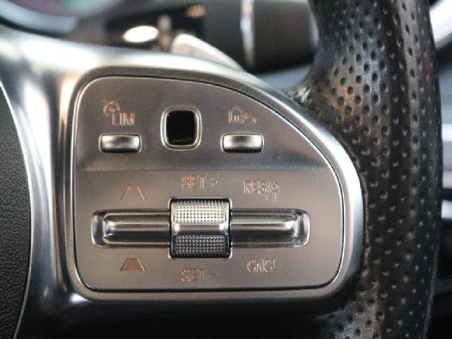 MERCEDES BENZ C CLAS 2018 Image 31