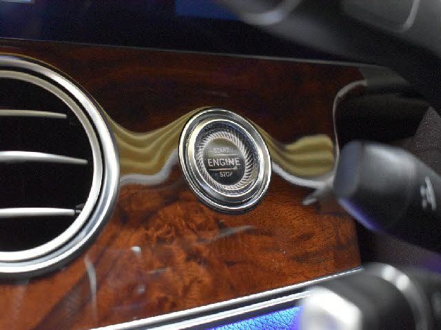 MERCEDES BENZ E CLAS 2017 Image 31