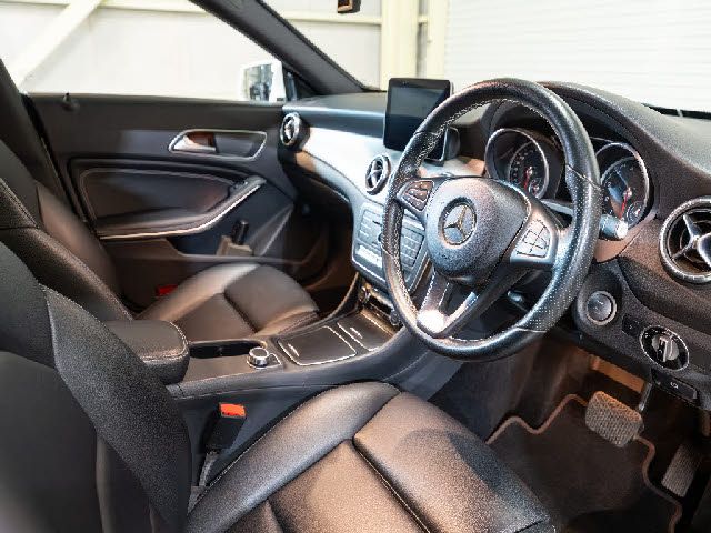 MERCEDES BENZ CLA SH 2018 Image 31