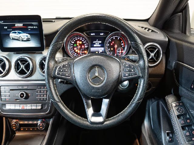 MERCEDES BENZ CLA SH 2018 Image 31