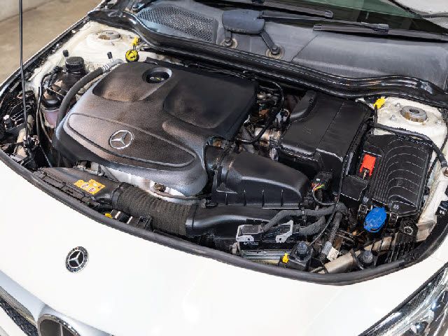 MERCEDES BENZ CLA SH 2018 Image 31