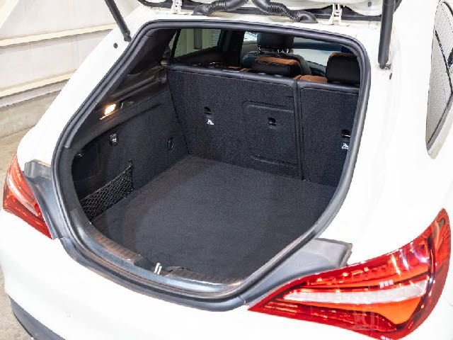 MERCEDES BENZ CLA SH 2018 Image 31