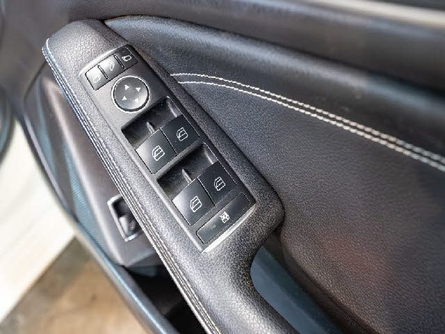 MERCEDES BENZ CLA SH 2018 Image 31