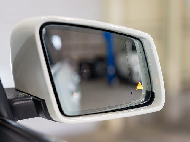 MERCEDES BENZ CLA SH 2018 Image 31