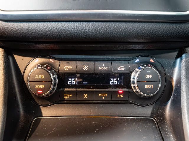 MERCEDES BENZ CLA SH 2018 Image 31