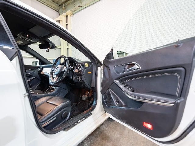 MERCEDES BENZ CLA SH 2018 Image 31