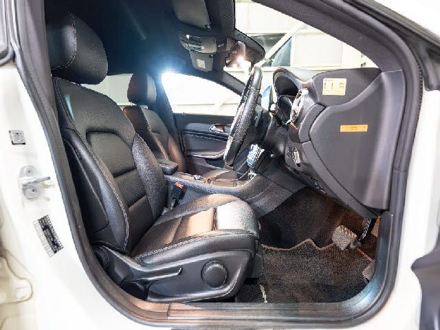 MERCEDES BENZ CLA SH 2018 Image 31