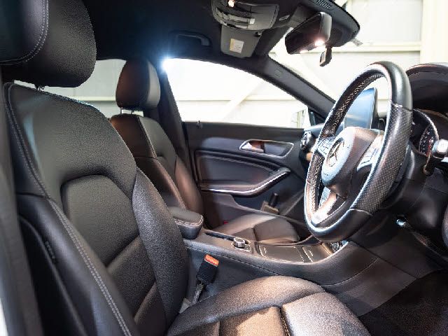 MERCEDES BENZ CLA SH 2018 Image 31