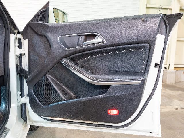 MERCEDES BENZ CLA SH 2018 Image 31