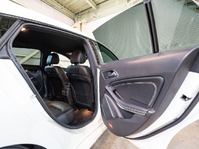MERCEDES BENZ CLA SH 2018 Image 31