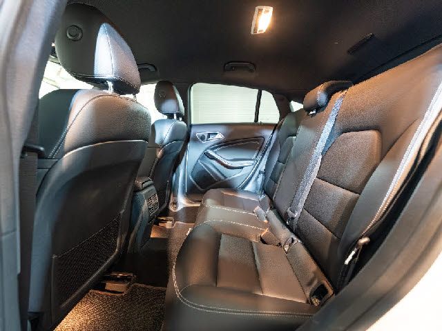 MERCEDES BENZ CLA SH 2018 Image 31