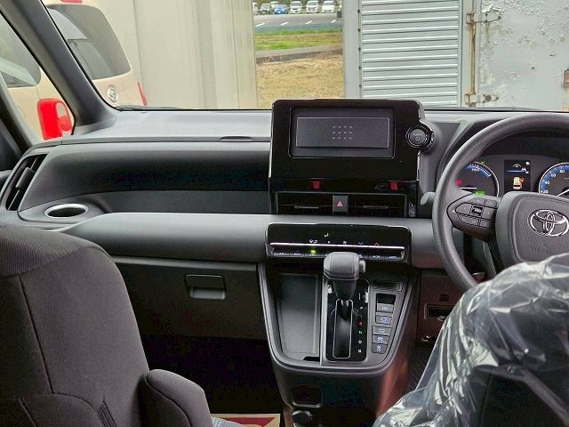 TOYOTA NOAH HYBRID 2025 Image 31