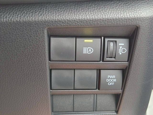 TOYOTA NOAH HYBRID 2025 Image 31