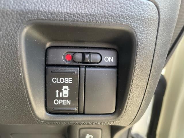 HONDA N BOX 2017 Image 31