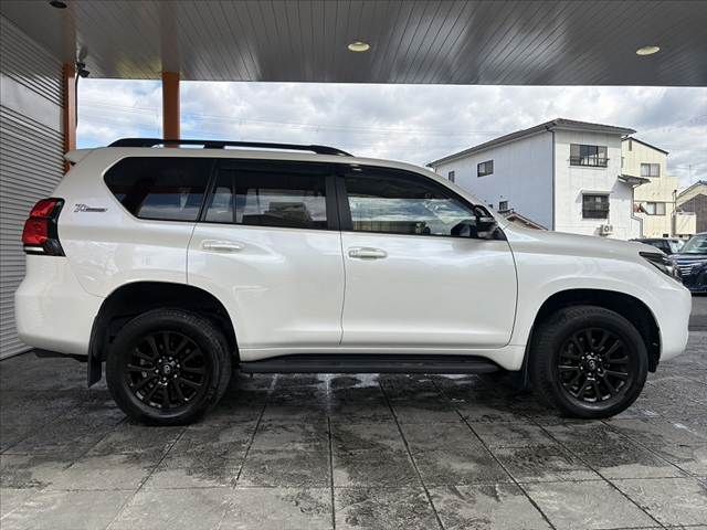 TOYOTA LANDCRUISER PRADO 2022 Image 31
