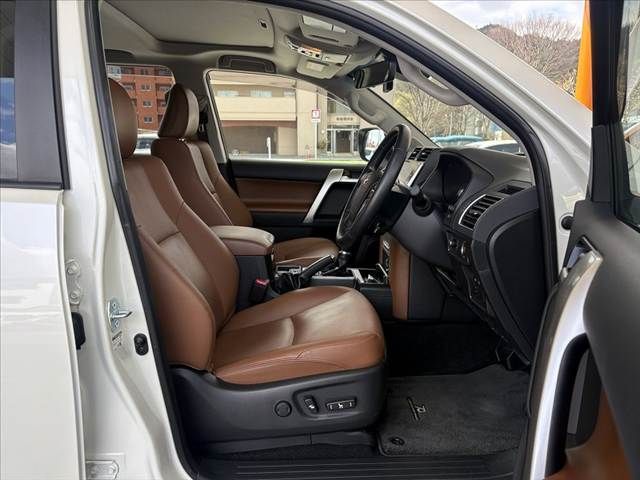 TOYOTA LANDCRUISER PRADO 2022 Image 31