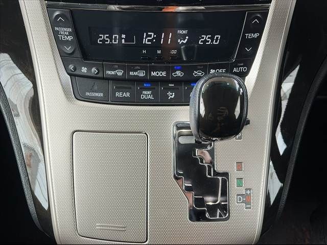 TOYOTA VELLFIRE 2013 Image 31