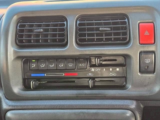 SUZUKI JIMNY 4WD 2002 Image 31