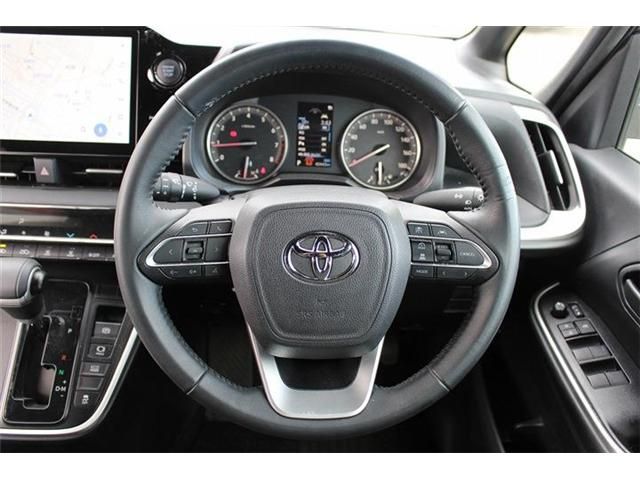 TOYOTA VOXY 2024 Image 31