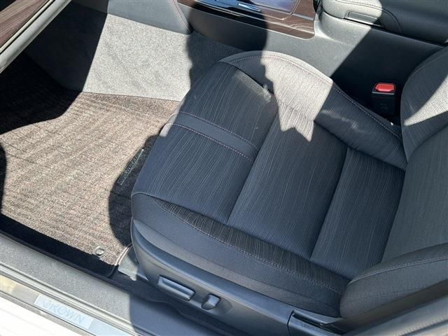 TOYOTA CROWN SEDAN HYBRID 2017 Image 31