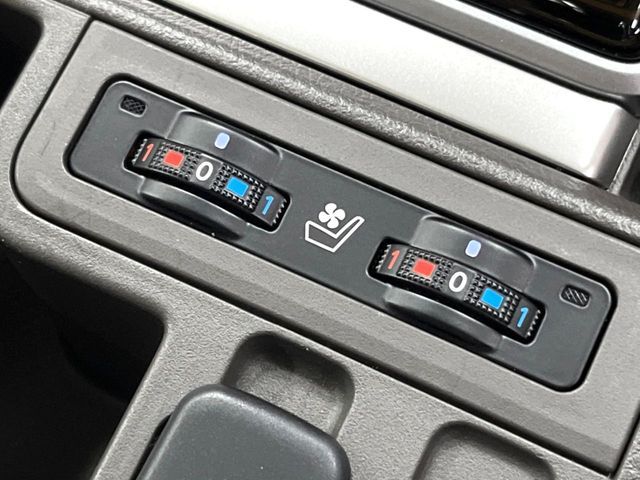 TOYOTA LANDCRUISER PRADO 2023 Image 31