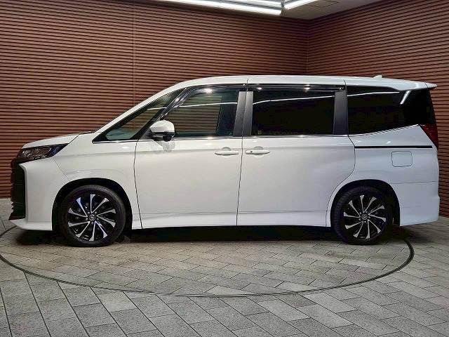 TOYOTA NOAH HYBRID 2023 Image 31