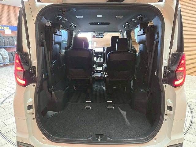 TOYOTA NOAH HYBRID 2023 Image 31