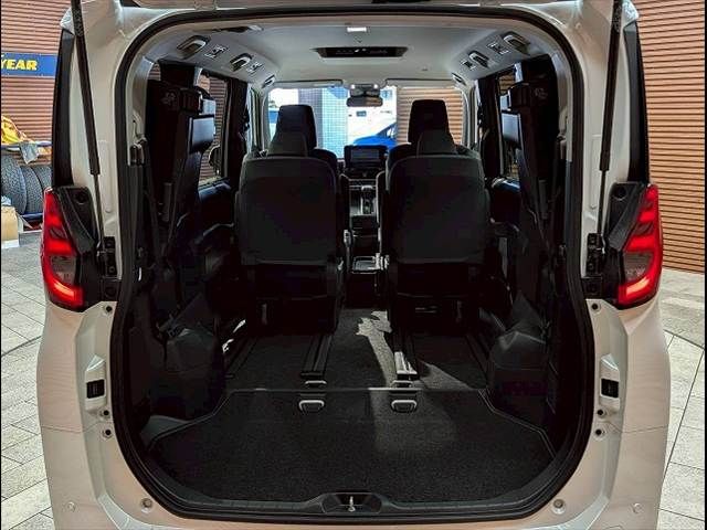 TOYOTA NOAH HYBRID 2026 Image 31