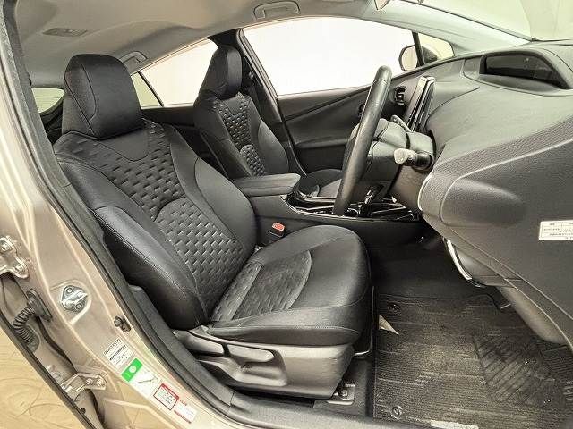 TOYOTA PRIUS PHV 2018 Image 31