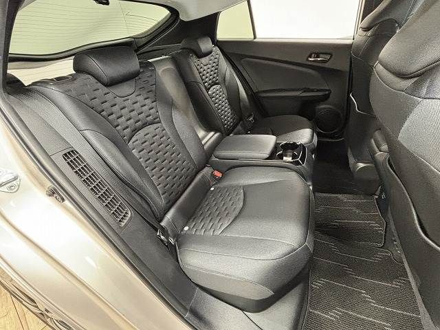 TOYOTA PRIUS PHV 2018 Image 31