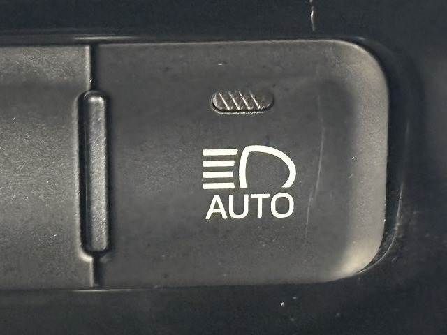 TOYOTA PRIUS PHV 2018 Image 31