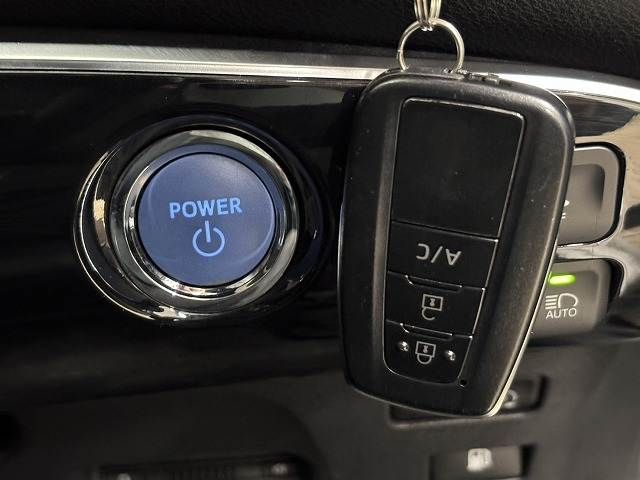 TOYOTA PRIUS PHV 2018 Image 31