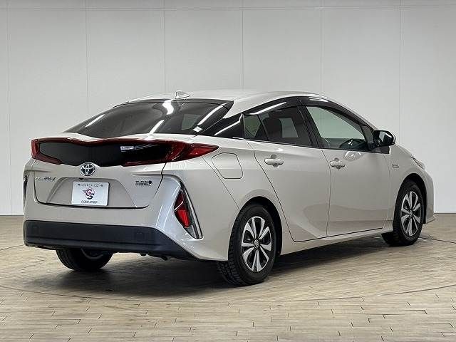 TOYOTA PRIUS PHV 2018 Image 31