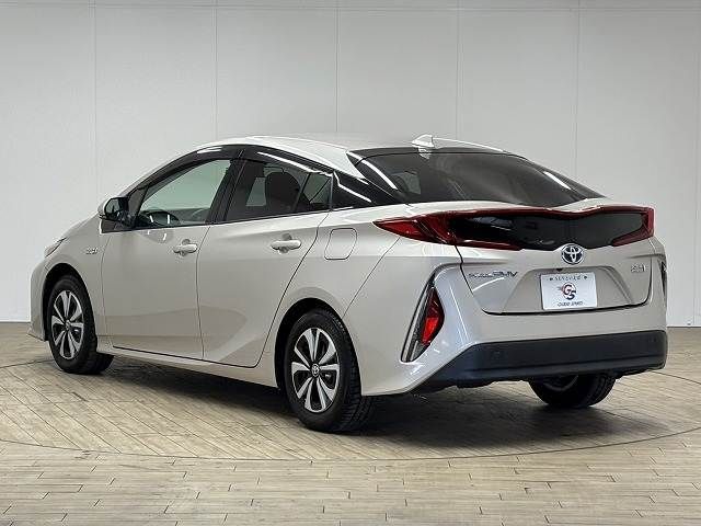 TOYOTA PRIUS PHV 2018 Image 31