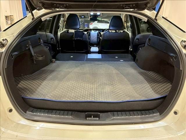 TOYOTA PRIUS PHV 2017 Image 31