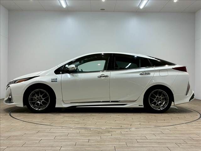 TOYOTA PRIUS PHV 2017 Image 31