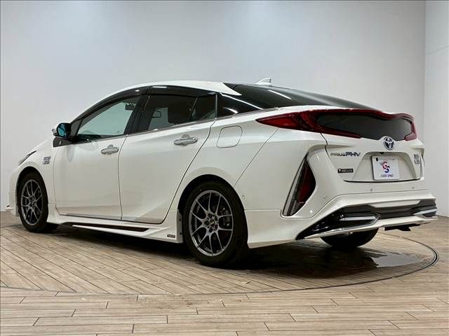 TOYOTA PRIUS PHV 2017 Image 31